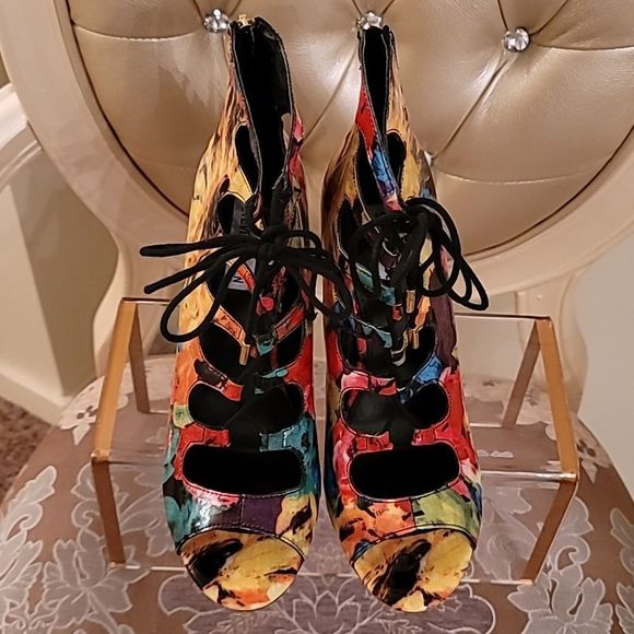 Steve Madden Cythiaa Floral Multi Lace-Up Peep Toe Booties - Picture 3 of 11